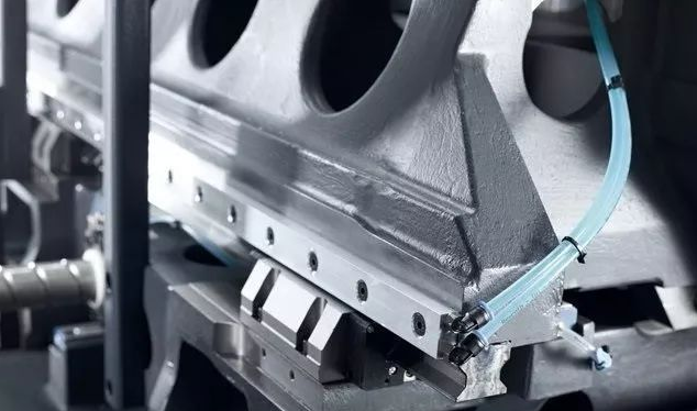 【兆恒機(jī)械】數(shù)控加工中心行業(yè)遇到了哪些難題？